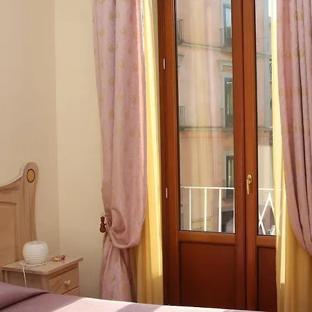 Alojamento de Acomodação e Pequeno-almoço Divina House Sorrento