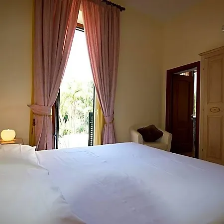 Divina House Bed & Breakfast 4*